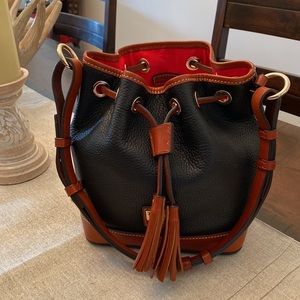 🌷HP🌷Dooney & Bourke Small Black Leather Drawstring Bag